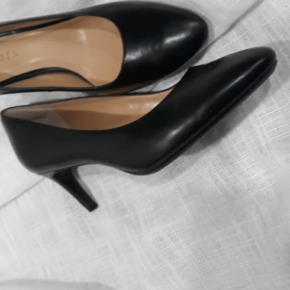 Talbots Basic Black Leather Heels. Size 8 - image 4